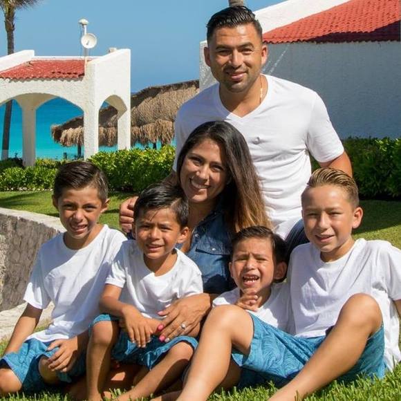 Meet your Posher, Ariana - Picture 1 of 1